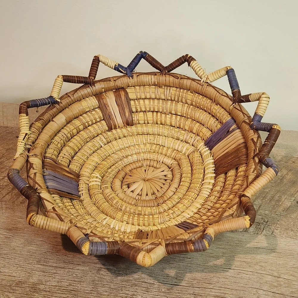 Vintage Native American Hopi Style Coiled Basket Multicolor Triangle Top Accents